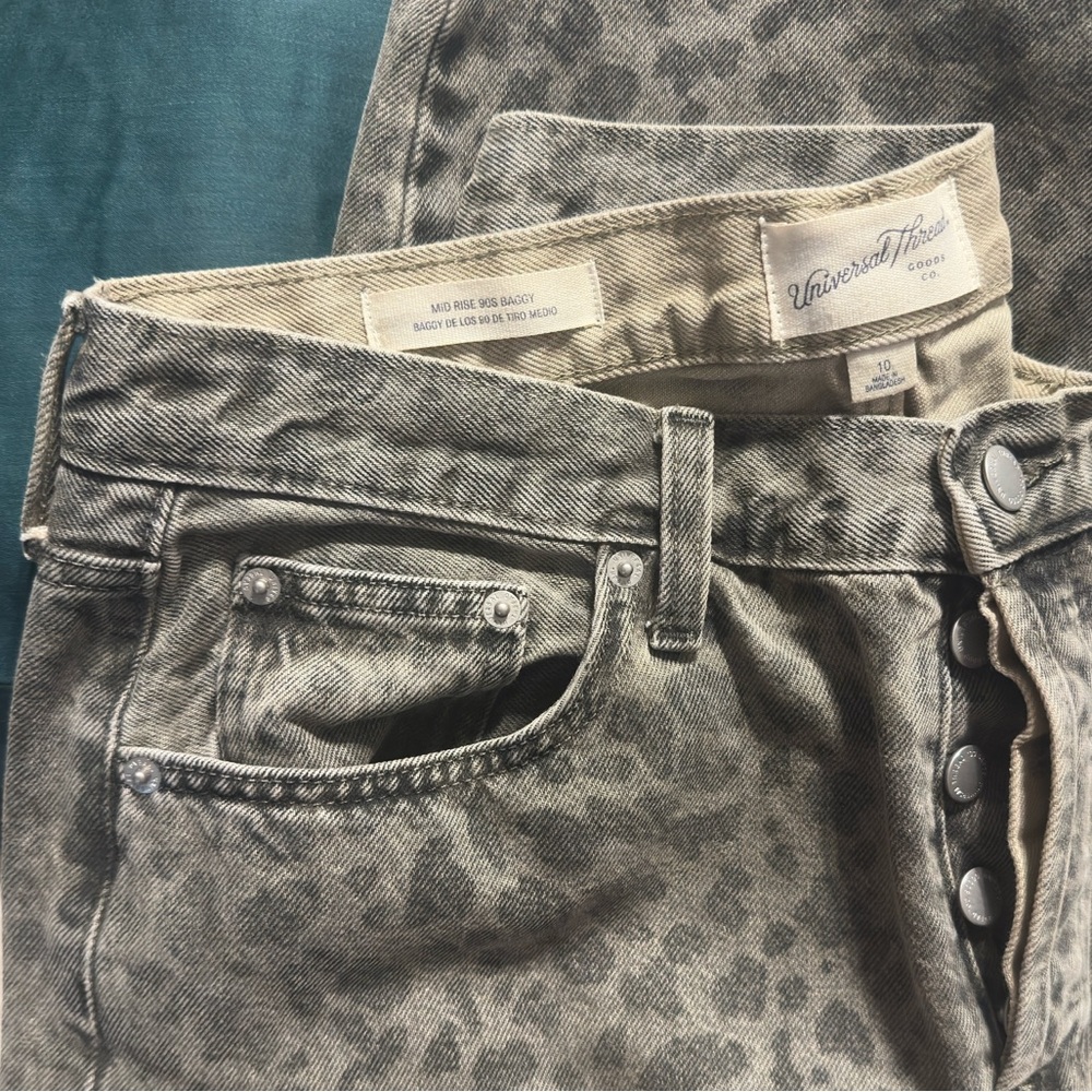 Universal Thread Leopard Print 90s Mid-Rise Baggy Jeans Size 8 and 10